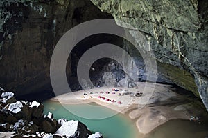 Vstup z zavěsit jeskyně 3 3největší jeskyně 